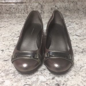 6.5M Leather Bandolino Wedge Flats.